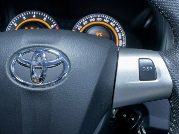 toyota-auris-bensin-2010-big-25