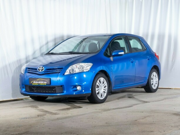 toyota-auris-bensin-2010-big-0