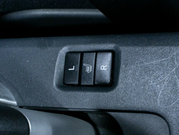 toyota-auris-bensin-2010-big-28