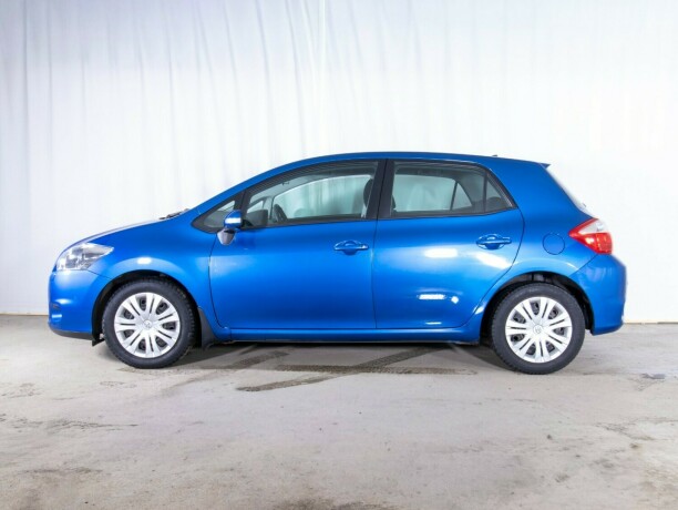 toyota-auris-bensin-2010-big-4