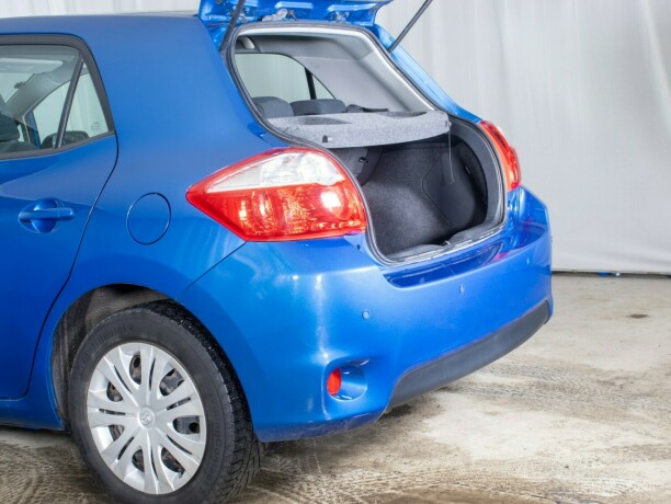 toyota-auris-bensin-2010-big-9