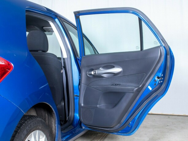 toyota-auris-bensin-2010-big-14