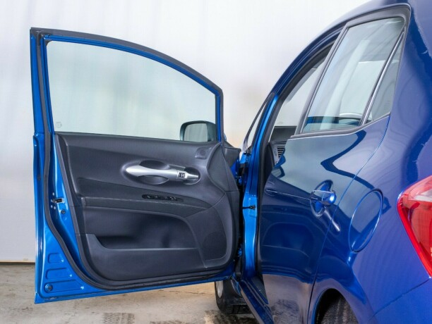 toyota-auris-bensin-2010-big-19