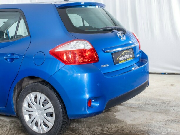 toyota-auris-bensin-2010-big-8