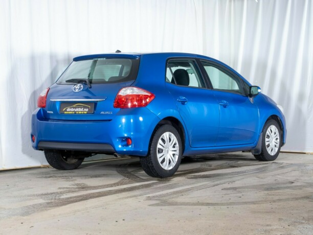 toyota-auris-bensin-2010-big-6