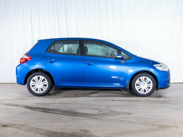 toyota-auris-bensin-2010-big-5