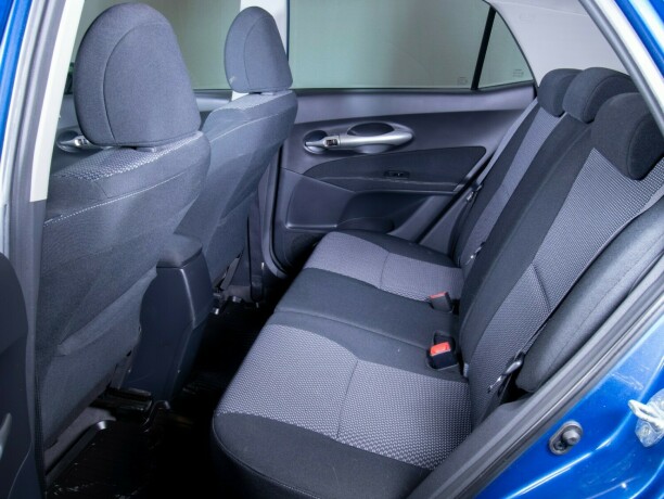 toyota-auris-bensin-2010-big-35