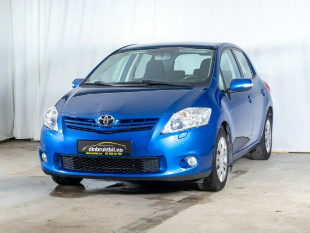 toyota-auris-bensin-2010-big-2