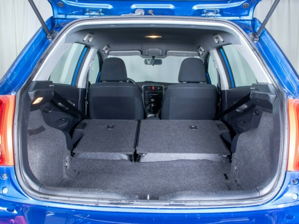 toyota-auris-bensin-2010-big-12