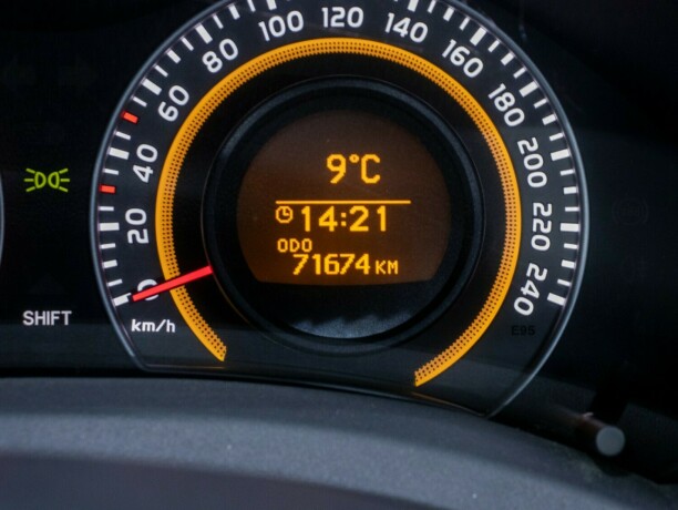 toyota-auris-bensin-2010-big-23