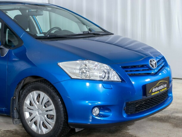toyota-auris-bensin-2010-big-3
