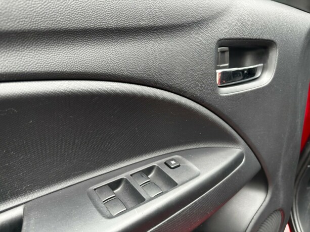 mitsubishi-space-star-bensin-2014-big-12