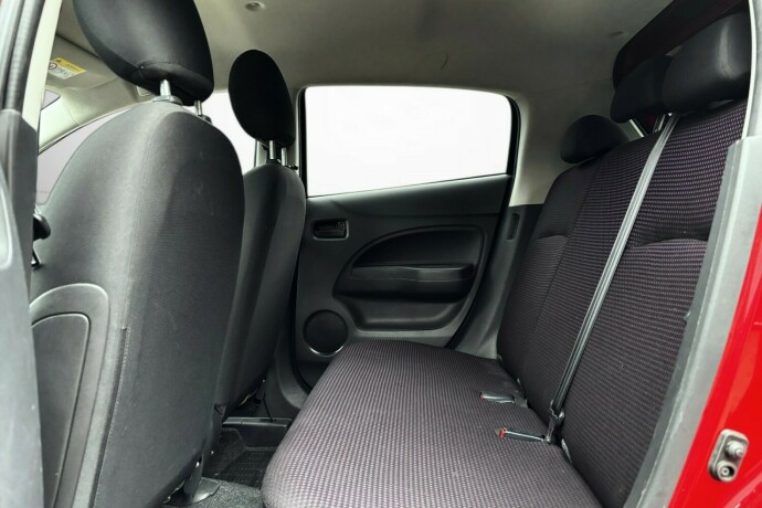 mitsubishi-space-star-bensin-2014-big-19