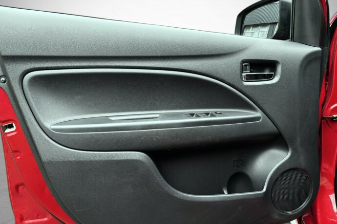 mitsubishi-space-star-bensin-2014-big-11