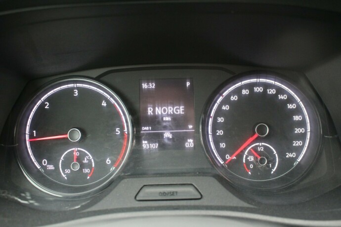 volkswagen-transporter-diesel-2020-big-11