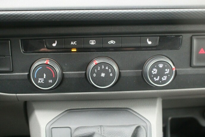 volkswagen-transporter-diesel-2020-big-18