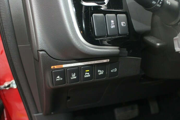 mitsubishi-outlander-elektrisitetbensin-2017-big-12