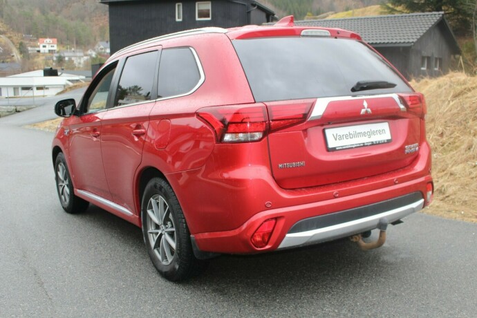 mitsubishi-outlander-elektrisitetbensin-2017-big-3