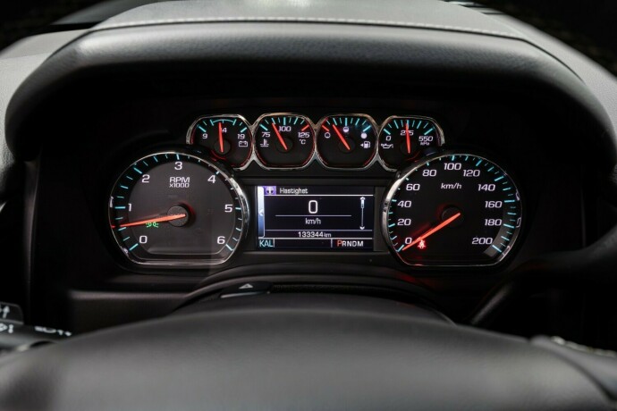 chevrolet-suburban-bensin-2015-big-28