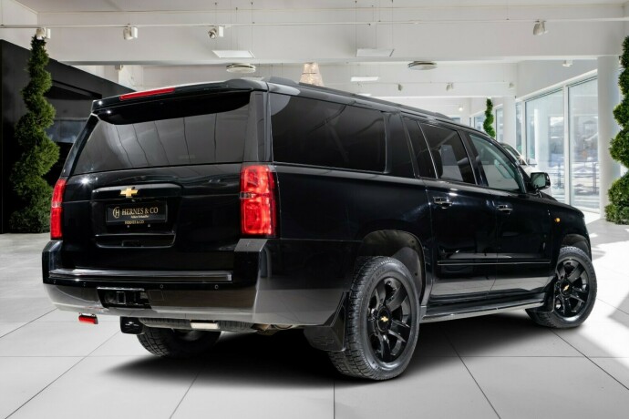 chevrolet-suburban-bensin-2015-big-2