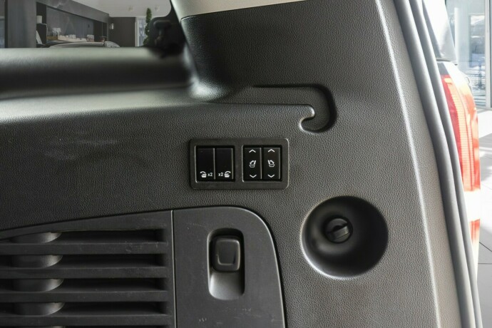 chevrolet-suburban-bensin-2015-big-60