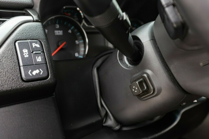 chevrolet-suburban-bensin-2015-big-27