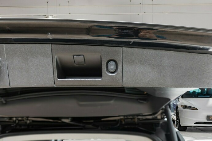 chevrolet-suburban-bensin-2015-big-61