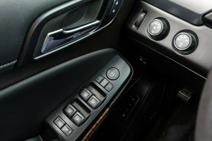 chevrolet-suburban-bensin-2015-big-41