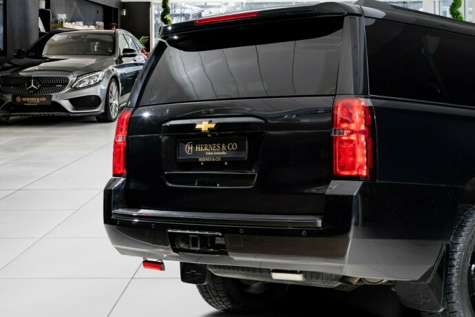chevrolet-suburban-bensin-2015-big-10