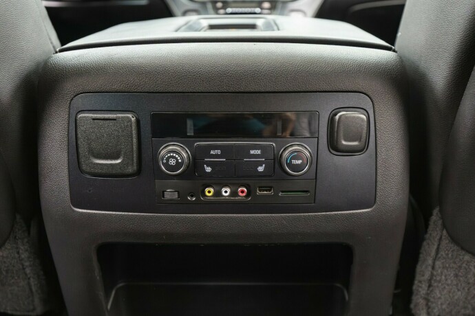 chevrolet-suburban-bensin-2015-big-49