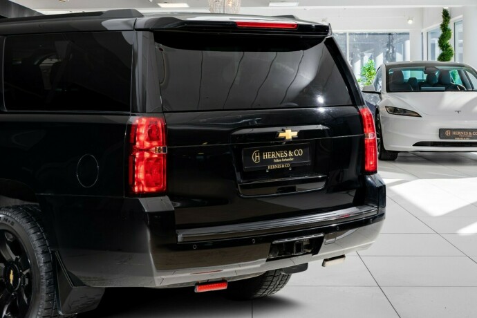 chevrolet-suburban-bensin-2015-big-12