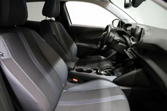 peugeot-e-2008-elektrisitet-2020-big-10