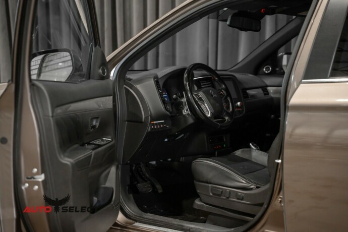 mitsubishi-outlander-elektrisitetbensin-2019-big-20