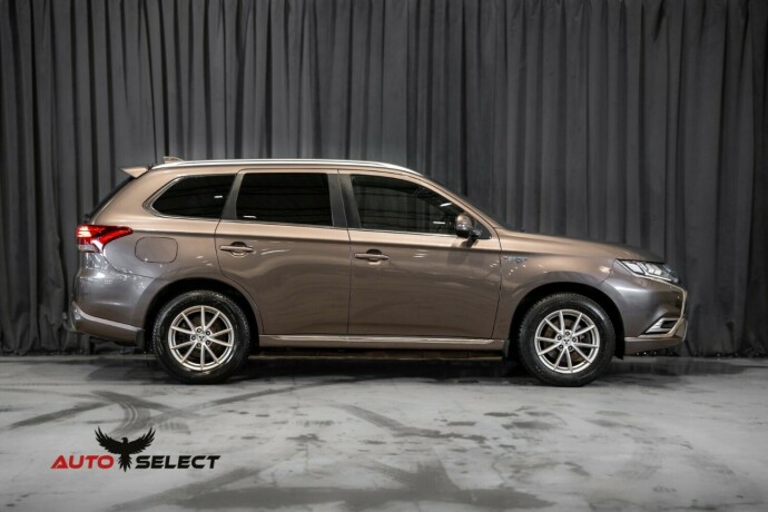 mitsubishi-outlander-elektrisitetbensin-2019-big-12