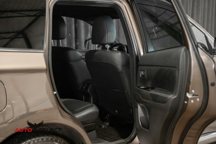 mitsubishi-outlander-elektrisitetbensin-2019-big-13