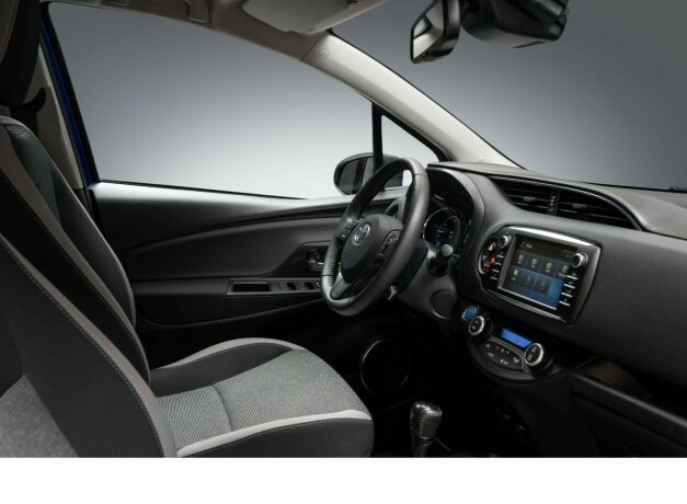 toyota-yaris-elektrisitetbensin-2020-big-23