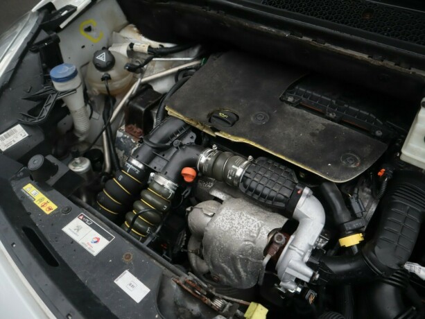 peugeot-partner-diesel-2018-big-8