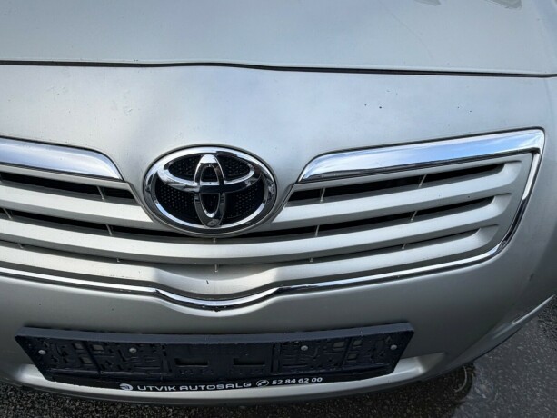 toyota-avensis-bensin-2006-big-10