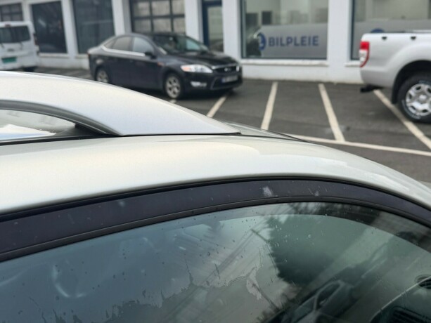 toyota-avensis-bensin-2006-big-22