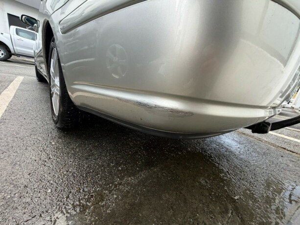 toyota-avensis-bensin-2006-big-19