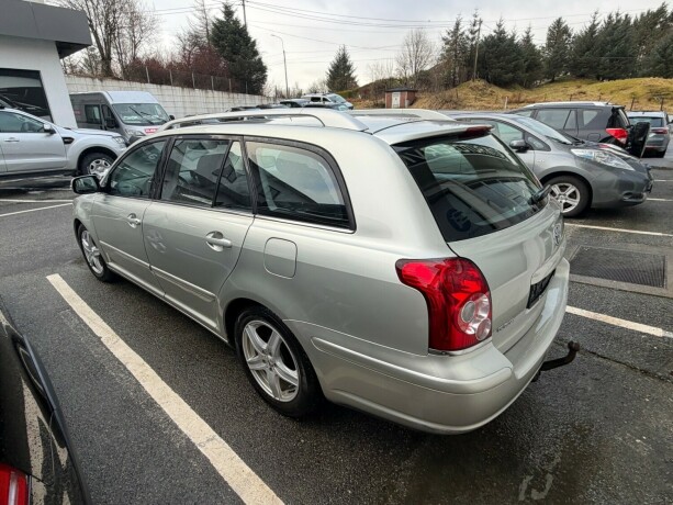 toyota-avensis-bensin-2006-big-6