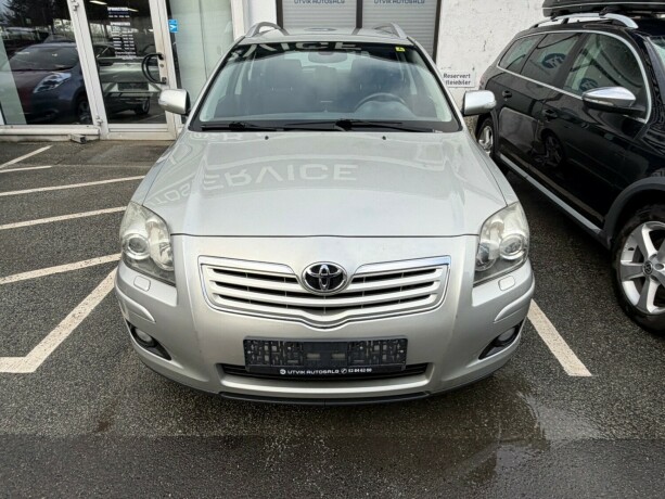 toyota-avensis-bensin-2006-big-1