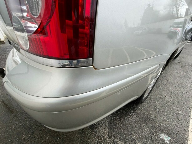 toyota-avensis-bensin-2006-big-18