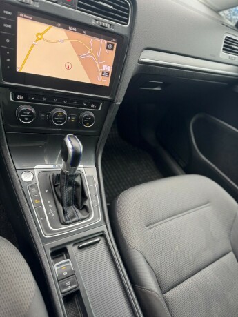 volkswagen-golf-elektrisitet-2019-big-17