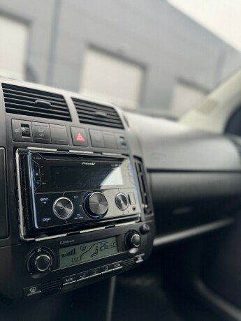 volkswagen-polo-bensin-2009-big-14