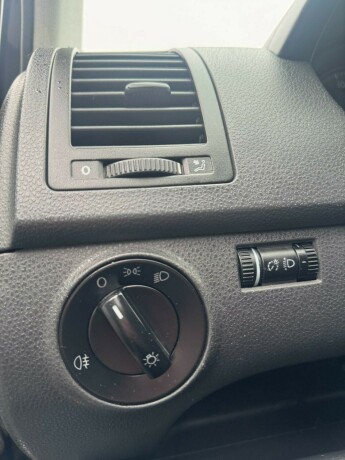 volkswagen-polo-bensin-2009-big-17