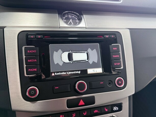 volkswagen-passat-diesel-2014-big-22