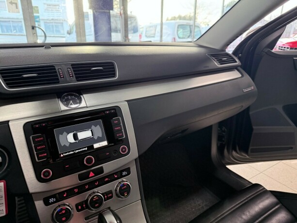 volkswagen-passat-diesel-2014-big-23