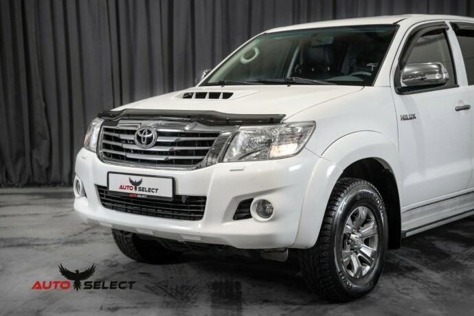 toyota-hilux-diesel-2012-big-6