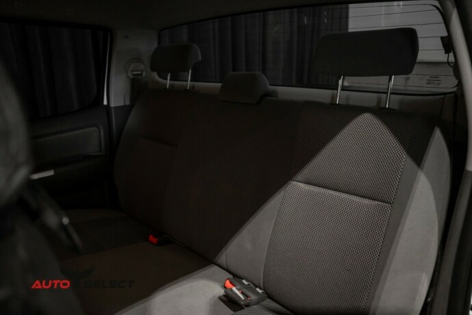 toyota-hilux-diesel-2012-big-15